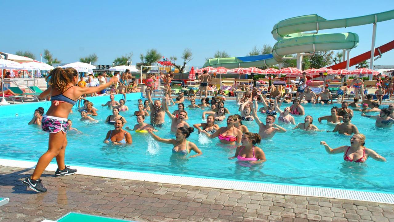 Hotel Mignon Riccione Fronte Mare Exterior photo